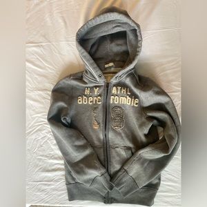 Abercrombie Kids 🖤 warm and cozy zip up hoodie size kids L